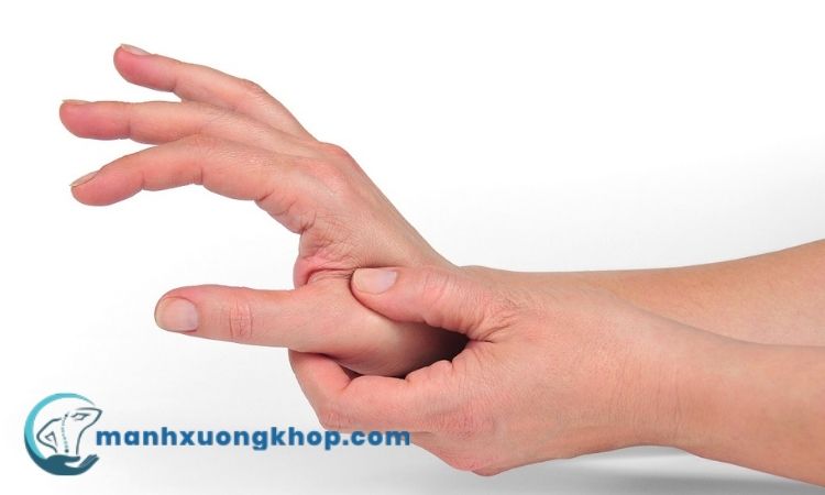 Cứng khớp ngón tay cái là triệu chứng gì? 1